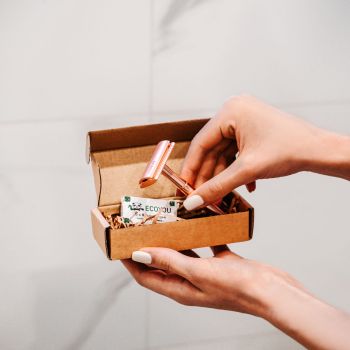 Preview: Rasierhobel EcoYou® | Metallic Rosé für Damen inkl.10 Klingen Preview: Rasierhobel EcoYou® | Metallic Rosé für Damen inkl.10 Klingen