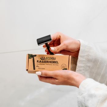 Preview: Rasierhobel EcoYou® | Metallic Schwarz inkl.10 Klingen Preview: Rasierhobel EcoYou® | Metallic Schwarz inkl.10 Klingen