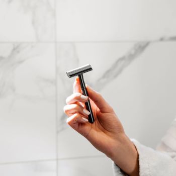 Preview: Rasierhobel EcoYou® | Metallic Schwarz inkl.10 Klingen Preview: Rasierhobel EcoYou® | Metallic Schwarz inkl.10 Klingen