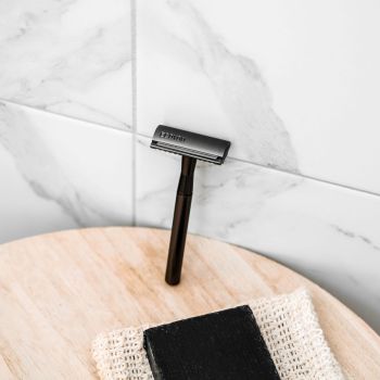 Preview: Rasierhobel EcoYou® | Metallic Schwarz inkl.10 Klingen Preview: Rasierhobel EcoYou® | Metallic Schwarz inkl.10 Klingen