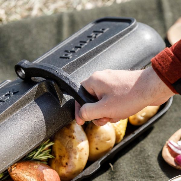 Petromax Kartoffelbräter pto45b aus Gusseisen | 4,8 Liter für Lagerfeuer, Grill & Backofen